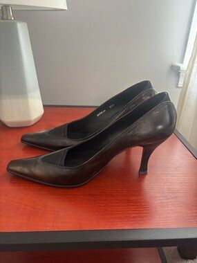 Donald J. Pliner Metallic Vintage Pointed-Toe Leather Heels